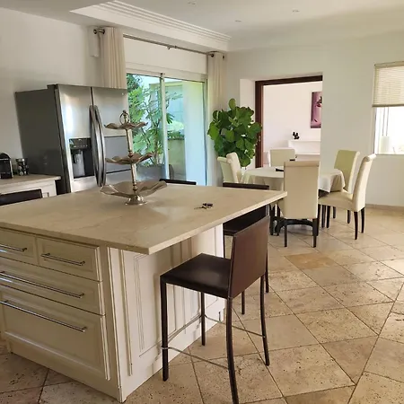 Villa La *