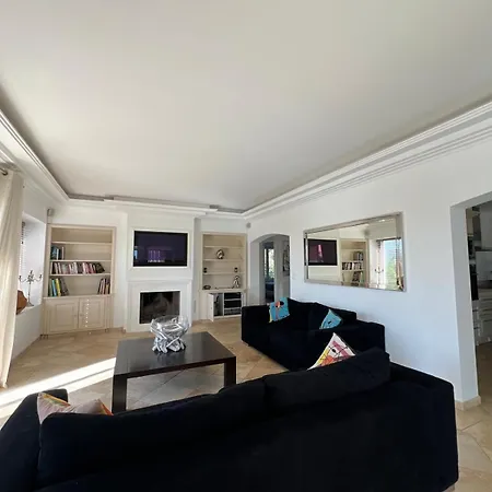 La Villa *